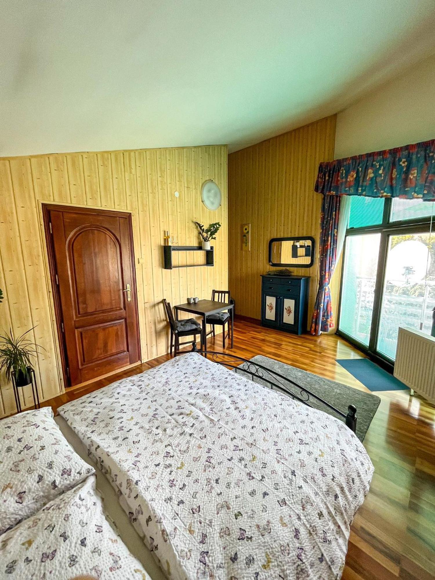 Cozy Rooms In Wine Town - Modra Værelse billede