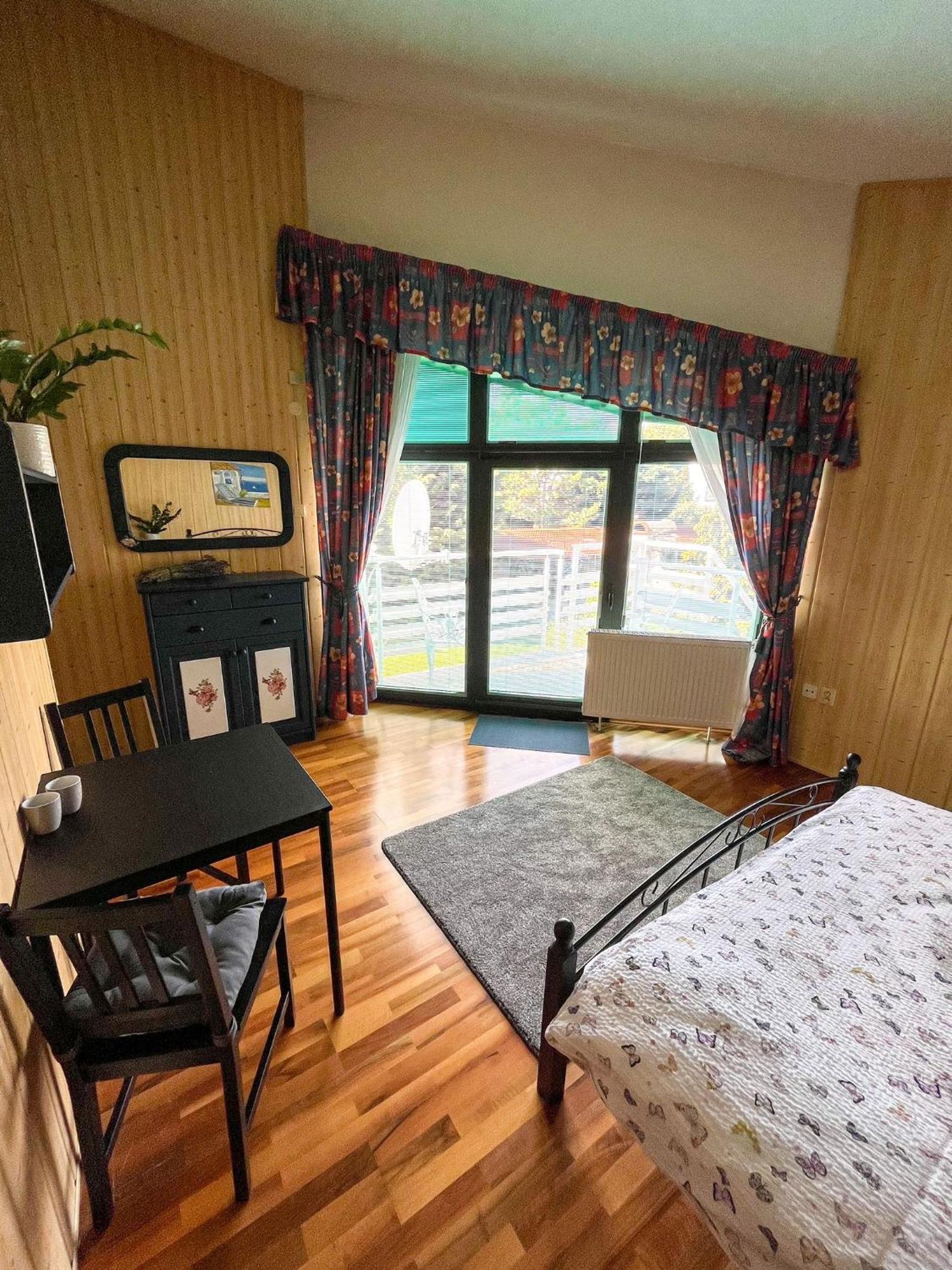 Cozy Rooms In Wine Town - Modra Værelse billede